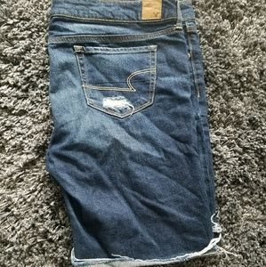 American Eagle Bermuda Jean Shorts - 18